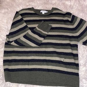 Different greens, horizontal stripped top